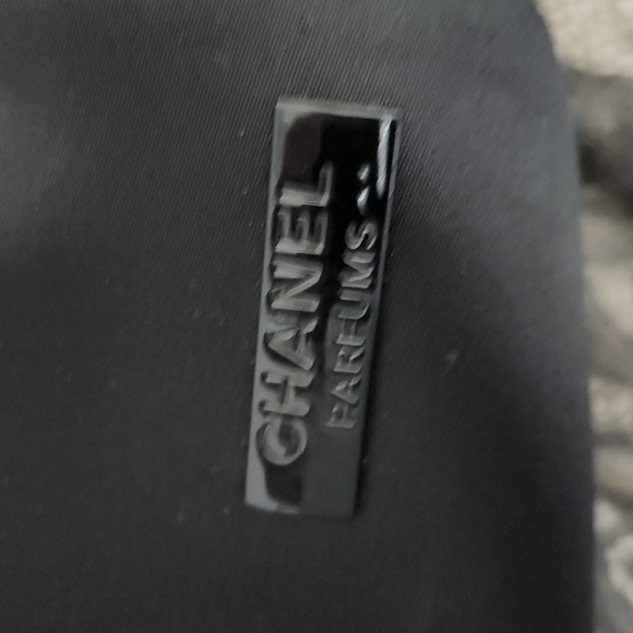 Chanel makeup bag - Picture 2 of 4